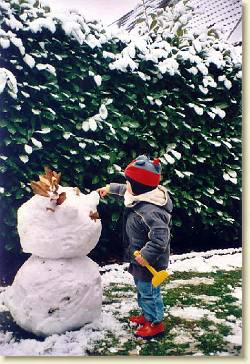 20060303-02 De sneeuwpop is bijna af